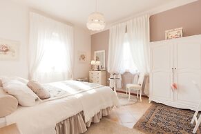 Nina Guest House