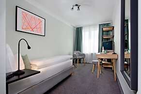 Hotel Rotkreuzplatz