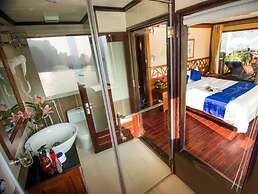 Halong Royal Palace Cruise