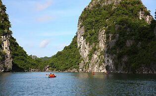Halong Royal Palace Cruise