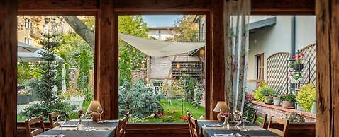Art & Garden Residence