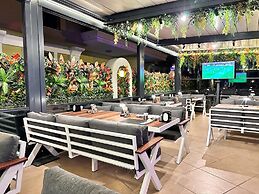 Club Karakas Apart