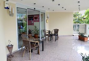 Club Karakas Apart