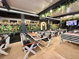 Club Karakas Apart
