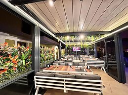 Club Karakas Apart