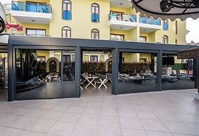 Club Karakas Apart