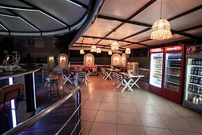 Club Karakas Apart