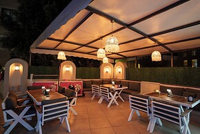 Club Karakas Apart