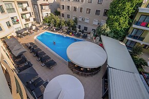 Club Karakas Apart