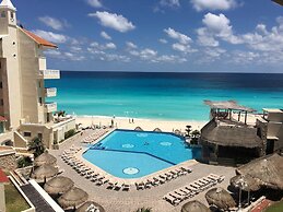 Cancun Plaza Condo Mexico
