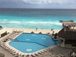 Cancun Plaza Condo Mexico