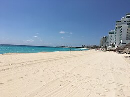 Cancun Plaza Condo Mexico