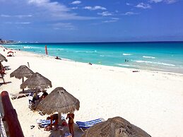 Cancun Plaza Condo Mexico
