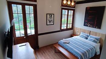 Flying Dog Hostel B&B