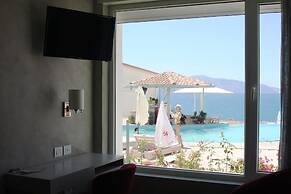 Bougainville Bay Hotel