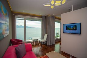 Bougainville Bay Hotel