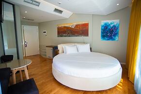 Bougainville Bay Hotel