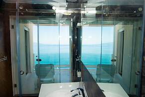 Bougainville Bay Hotel