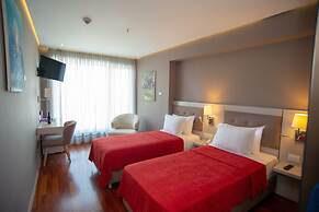 Bougainville Bay Hotel