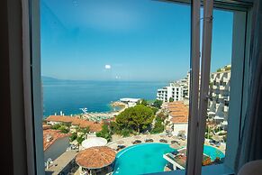 Bougainville Bay Hotel