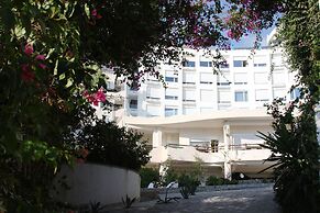 Bougainville Bay Hotel