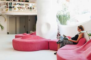 Bougainville Bay Hotel