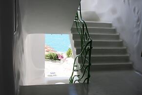 Bougainville Bay Hotel