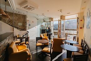 Happy Porto Hostel & Apartments