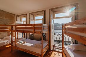 Happy Porto Hostel & Apartments