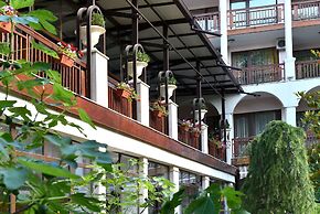Estreya Palace & Residence