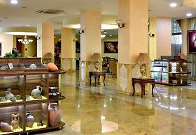 Estreya Palace & Residence