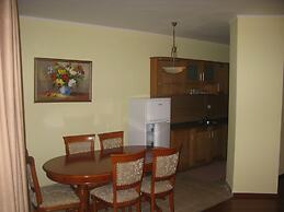 Estreya Palace & Residence