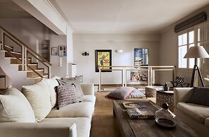 Plaka's Villa with Breathtaking Acropolis View