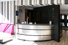 Damon's Hotel