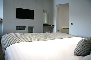 Damon's Hotel