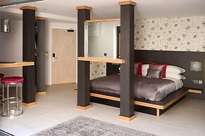 Damon's Hotel