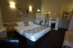 Damon's Hotel