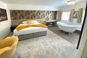 Damon's Hotel