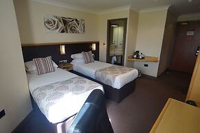 Damon's Hotel