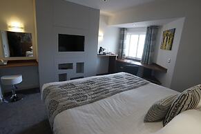 Damon's Hotel