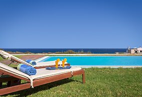 Cristelia Luxury Sea Front & Pool Villa