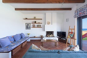 Cristelia Luxury Sea Front & Pool Villa