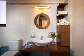 Cristelia Luxury Sea Front & Pool Villa