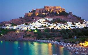 Cristelia Luxury Sea Front & Pool Villa