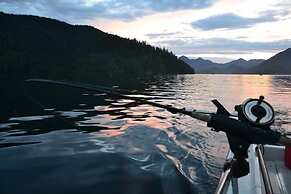 Nootka Island Lodge