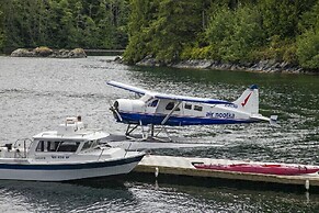 Nootka Island Lodge
