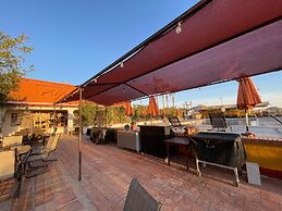 Las Palmas Hotel