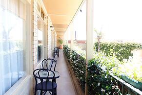 Mid City Motor Inn