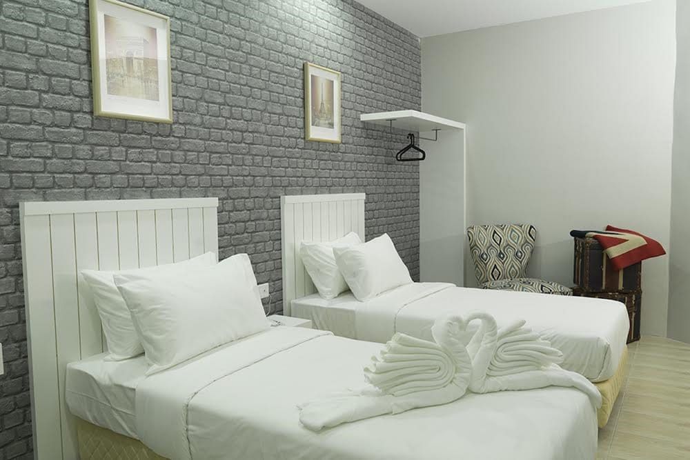 LightHouse Hotel & ShortStay