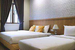 LightHouse Hotel & ShortStay